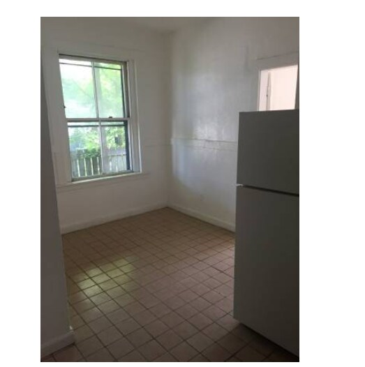 Building Photo - 4 Adella Pl