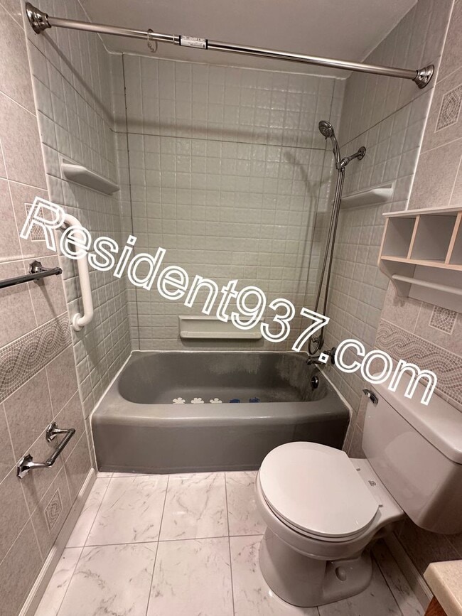 Building Photo - 3 Bed 1 Bath Home