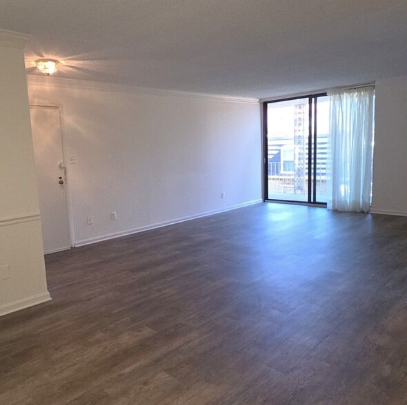 Living Room - 3115 Patrick Henry Dr