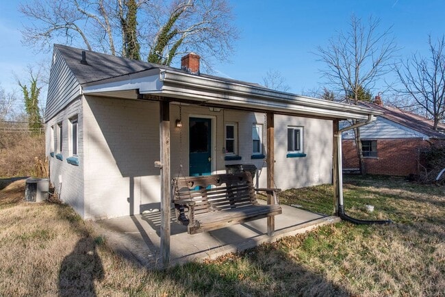 Building Photo - PRICE HILL-NICE 3 BEDROOM 1 BATH RANCH with