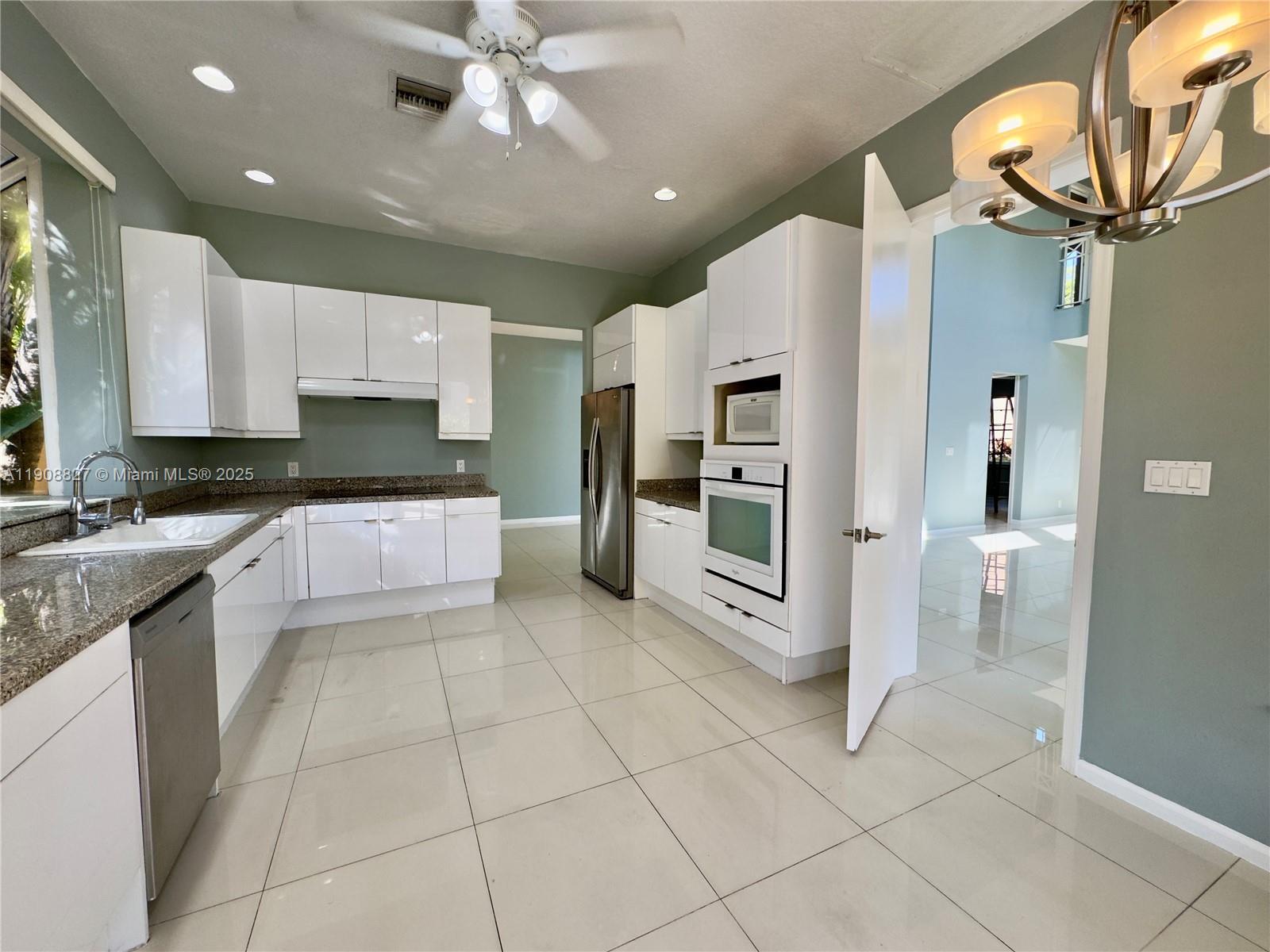 Building Photo - 3728 NE 208th Ter