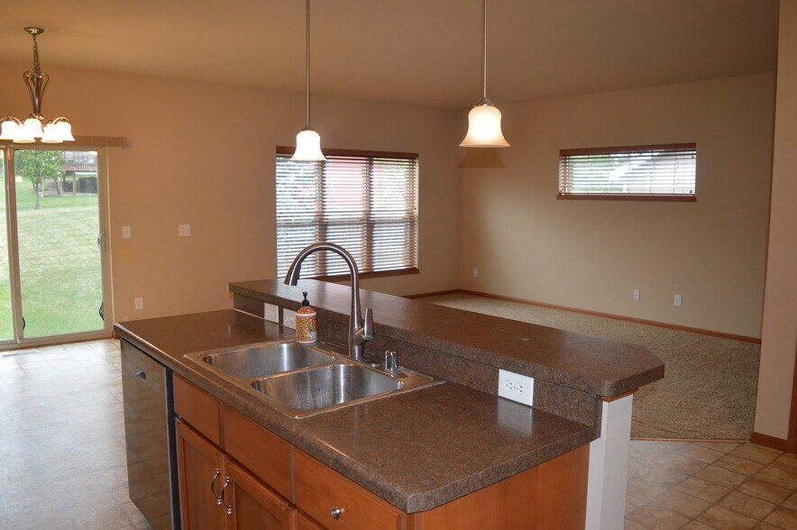 Building Photo - 708 Sundance Dr