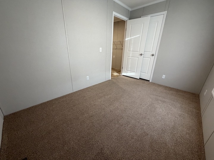 Building Photo - 15811 Villaire Ave