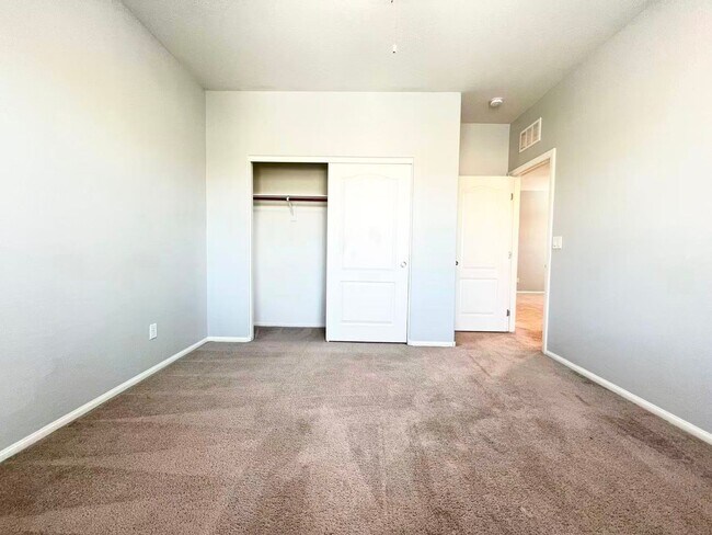 Building Photo - 930 Safe Sapphire Way