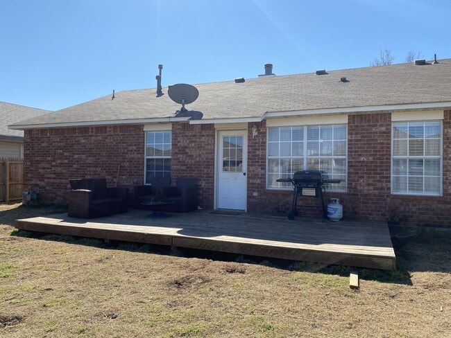 Building Photo - 909 N Windermere Dr