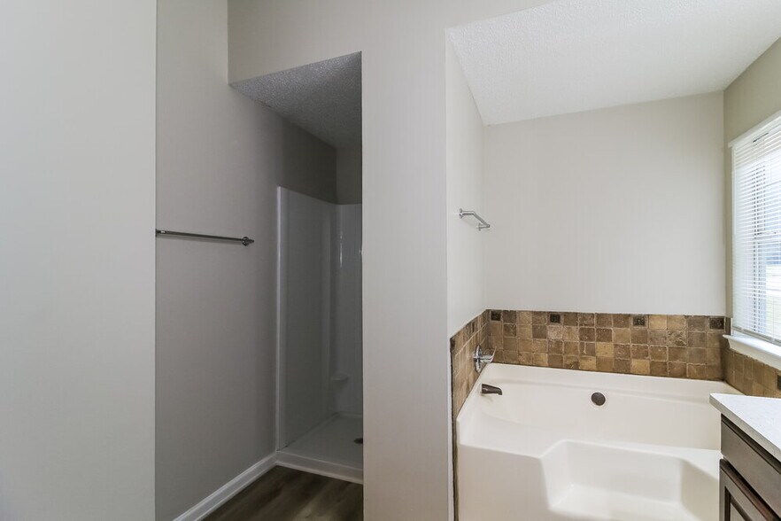 Building Photo - 230 Cinnamon Oak Cir