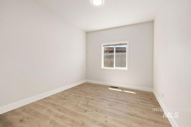 Building Photo - 10494 W Shields Ave