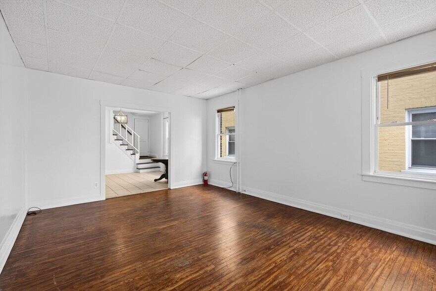 Building Photo - 406 S 18th St