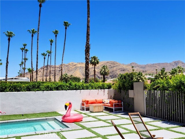 Building Photo - 2499 S Palm Canyon Dr