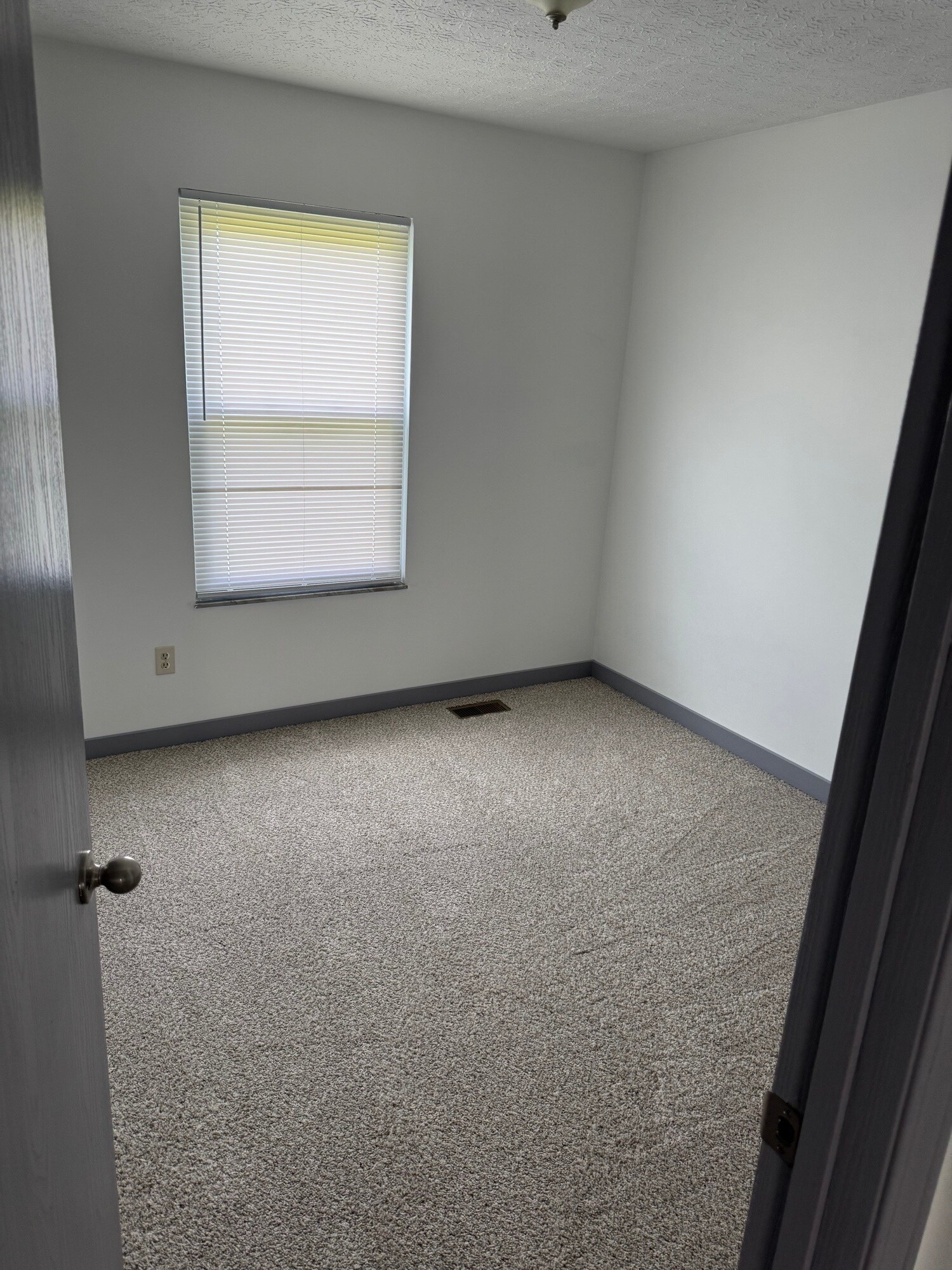 Building Photo - 475 Broadview Ct