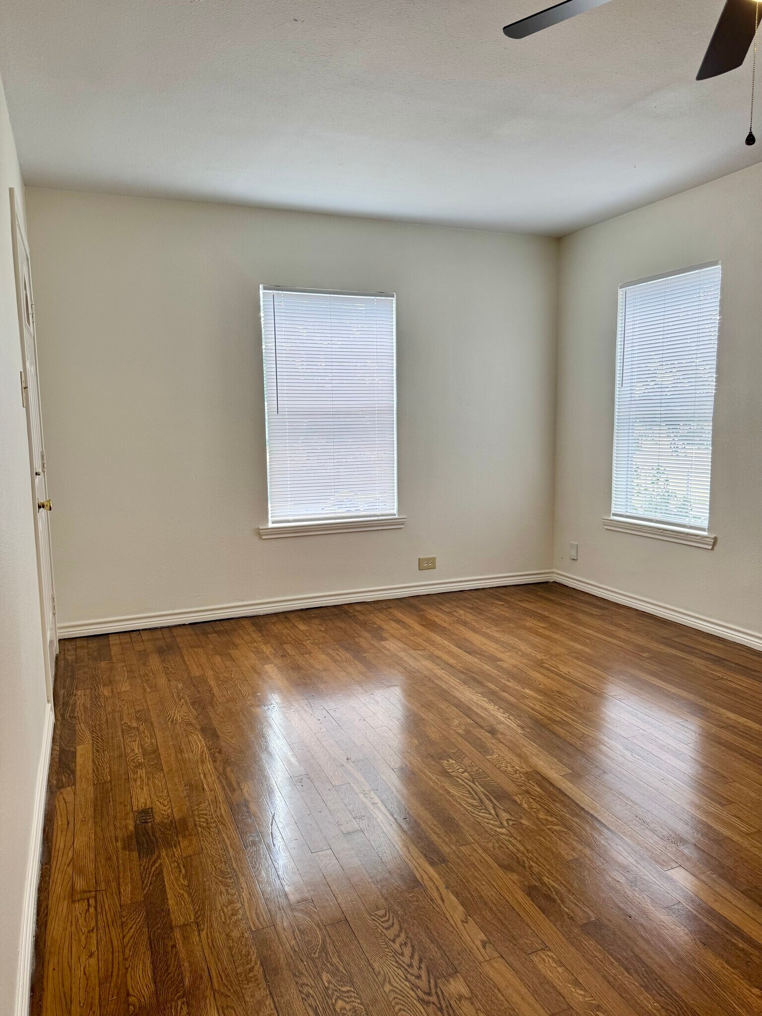 Building Photo - 513 Eleanor Ave