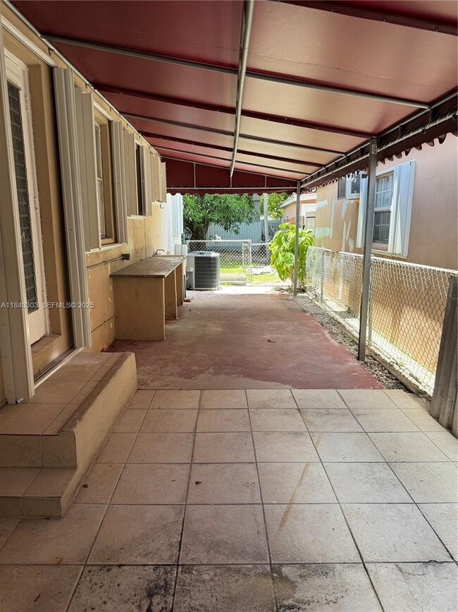 Building Photo - 630 SW 62nd Ct