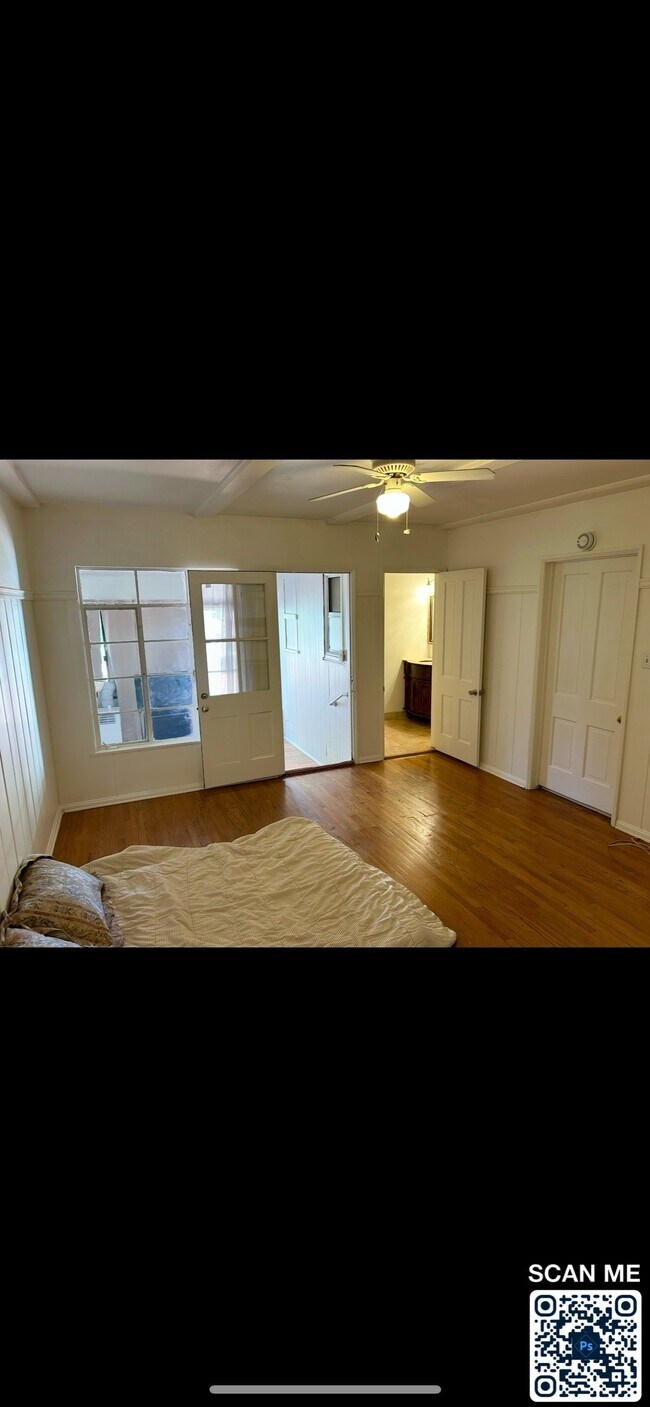 Bedroom (2room) - 4751 Sunnyslope Ave