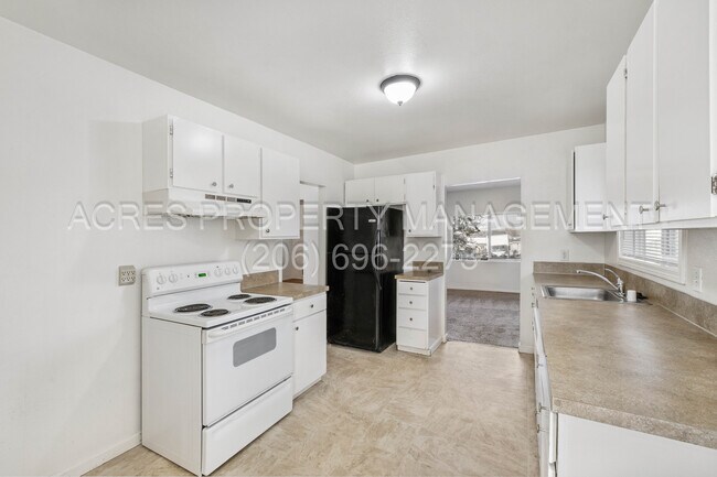 Building Photo - 2034 E 34th St