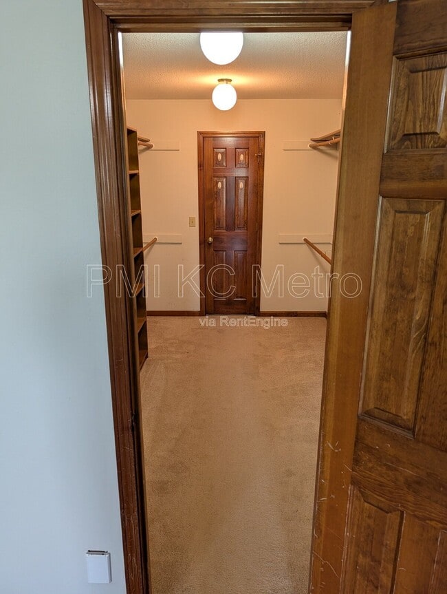 Building Photo - 3905 SW 14 St Ct