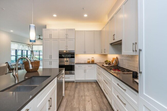 Building Photo - 1494 Red Fox Dr NE