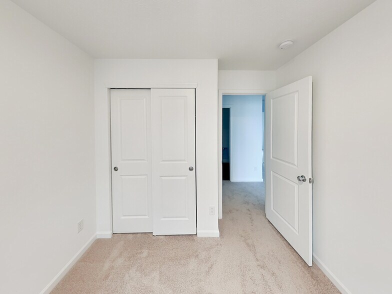 Building Photo - 8662 Hollander Dr