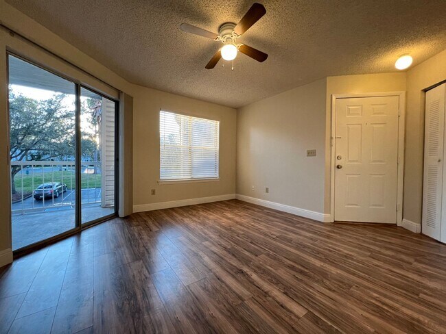 Building Photo - Lake Mary Condo ~ Fresh Paint, Laminate Flooring, Fantastic Amenities!