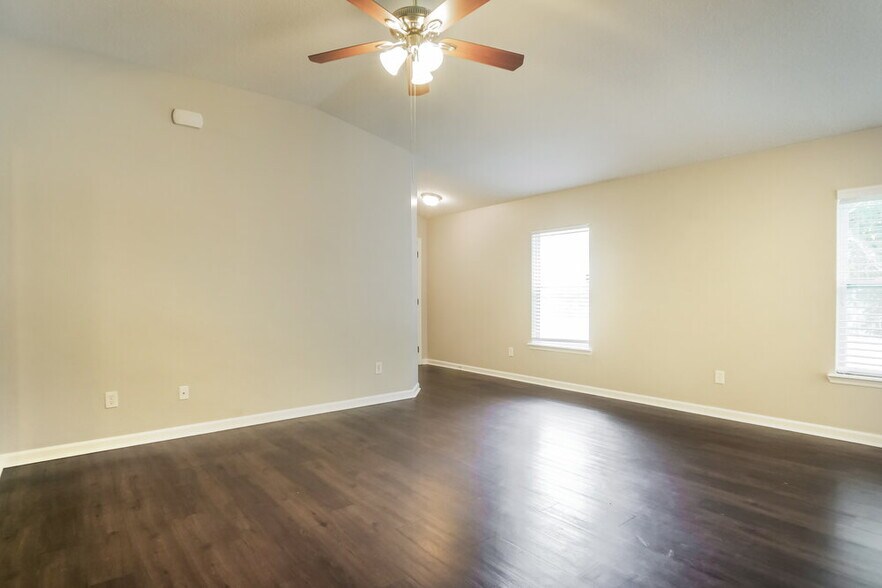 Building Photo - 697 Picasso Ave