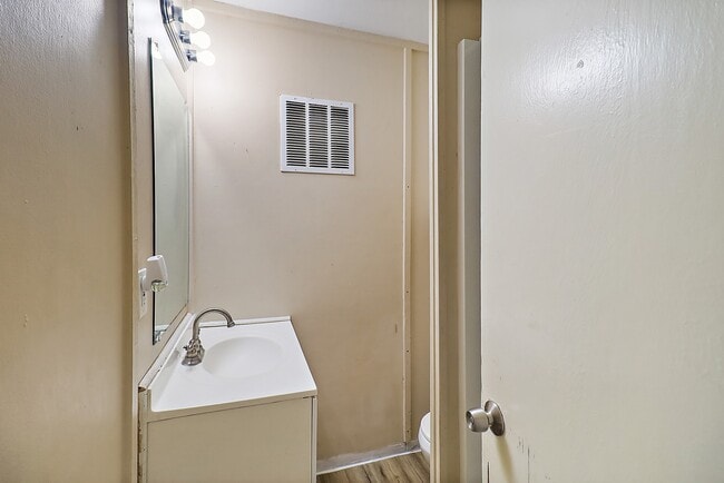 Building Photo - 946 Milam St