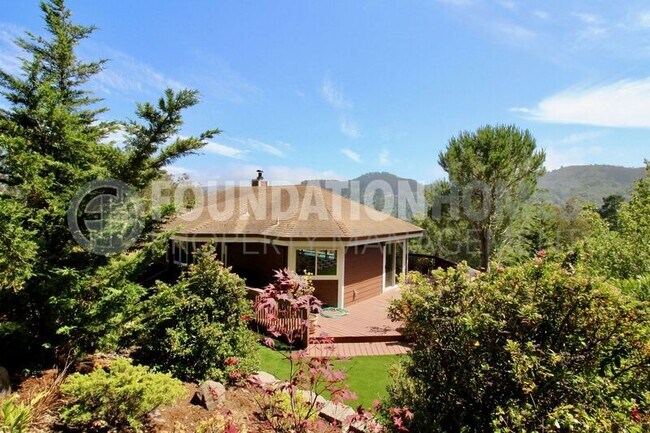 Primary Photo - 817 Ridgeview Dr