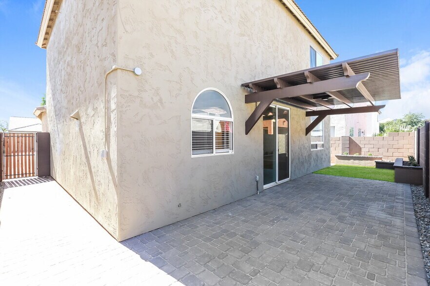 Building Photo - 1130 E Coppola St