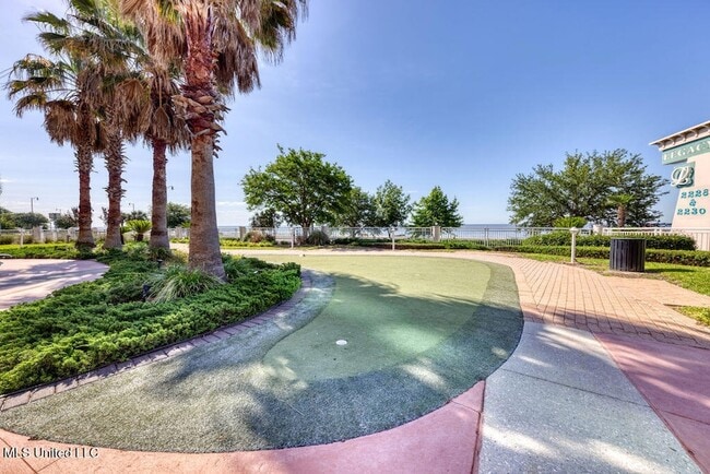 Building Photo - 2228 Beach Dr