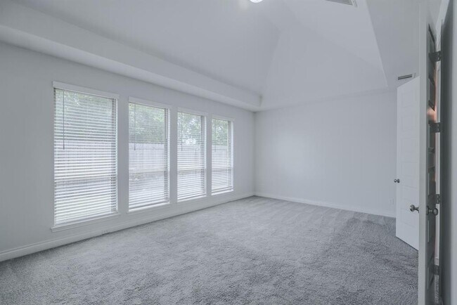 Building Photo - 17010 Harper's Way