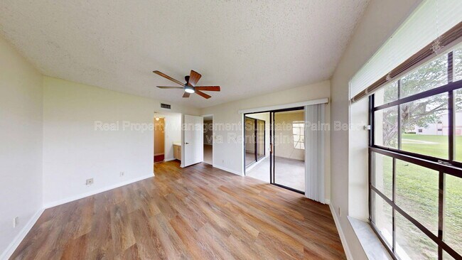 Building Photo - 321 Olivewood Pl