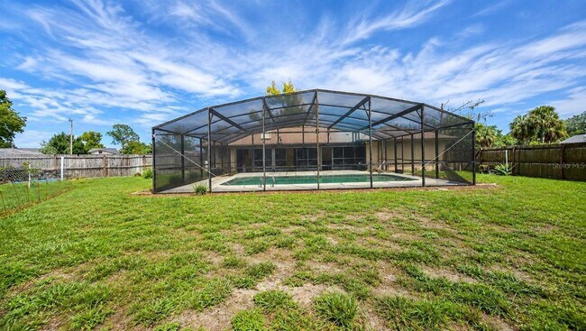 Building Photo - 35025 Raintree Dr