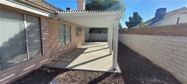 Building Photo - 6561 Avon Ct