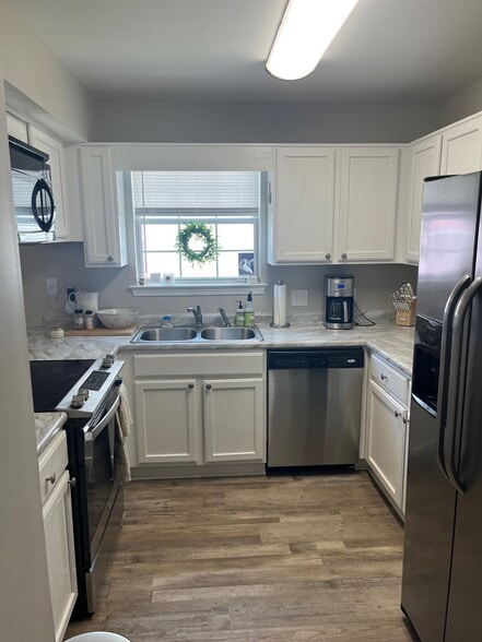 Building Photo - 412 Belle Chase Ct S