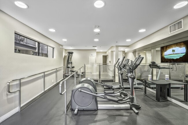 Building Photo - 7320 Hawthorn Ave