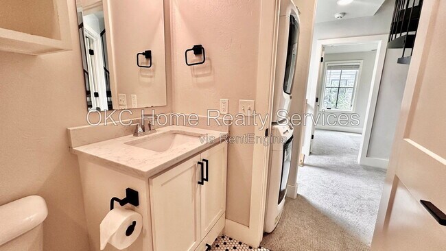 Building Photo - 941 Pedalers Ln