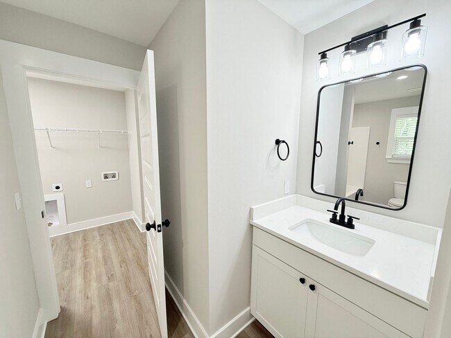 Building Photo - Stylish 3-Bedroom Home