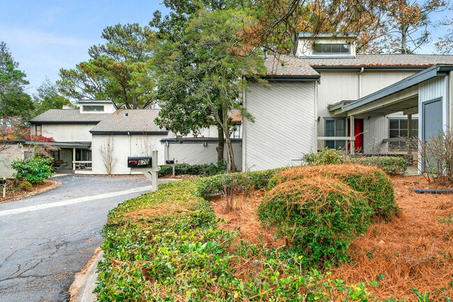 Building Photo - 670 Highland Ct