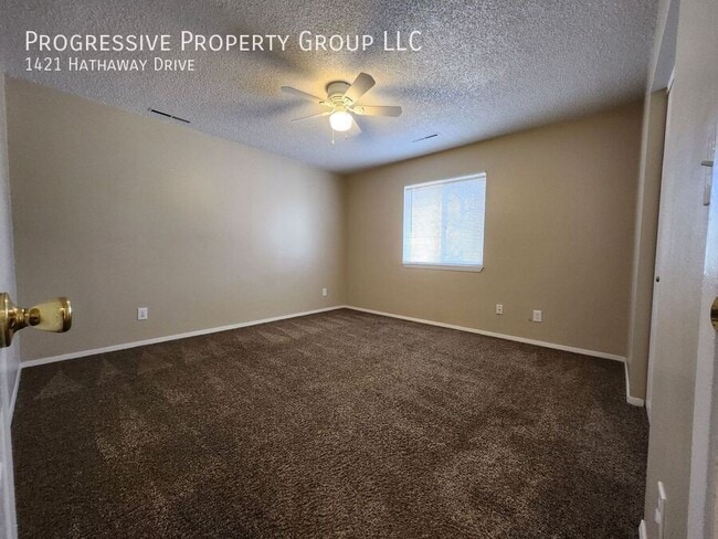 Building Photo - 1421 Hathaway Dr