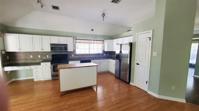 Building Photo - 201 Rio Vista Dr