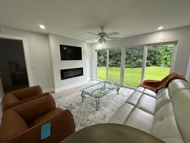 Building Photo - 9215 Flynn Cir