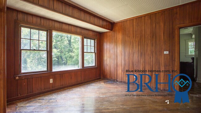 Building Photo - Witt Place