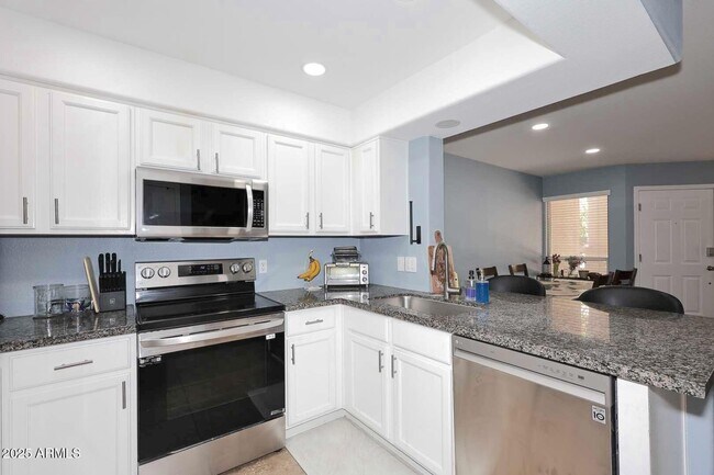 Building Photo - 4805 E Kachina Trail
