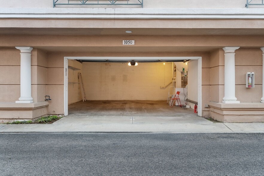 Building Photo - 1050 S Volterra Way
