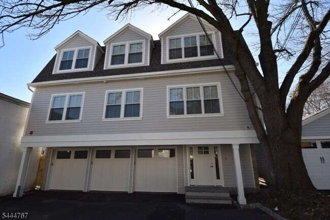Building Photo - 676 Bloomfield Ave