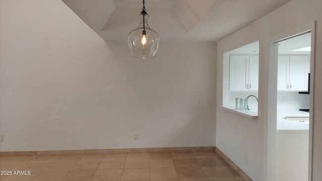 Building Photo - 2426 E Palo Verde Dr