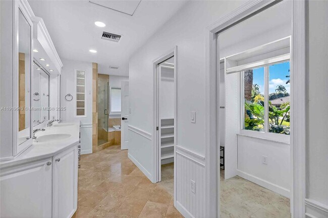 Building Photo - 6731 SW 138th St