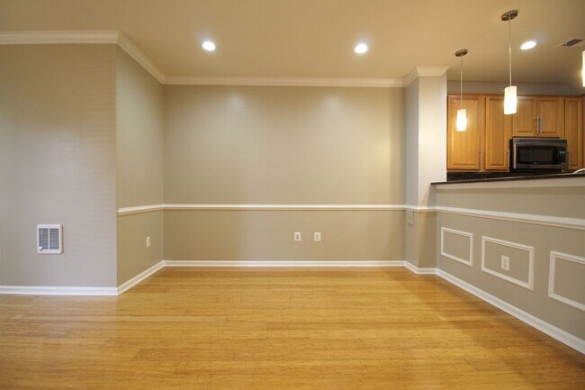 Building Photo - Updated 3/2.5 Townhome w/1 car garage