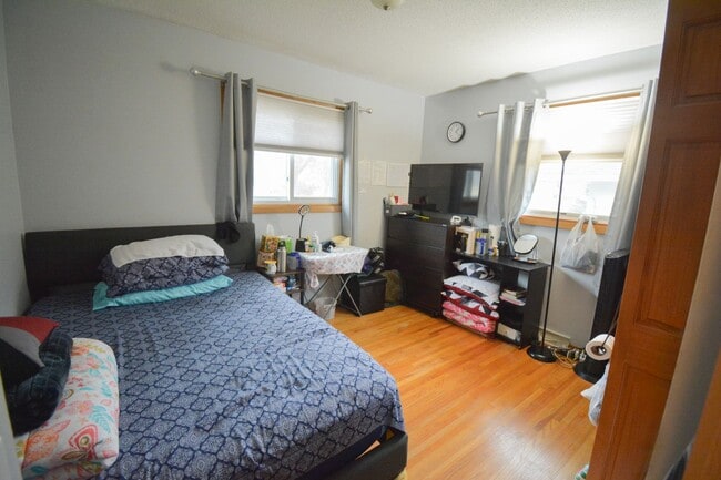 Building Photo - 3bed 2bath Available For Rent in Easy Access Area!