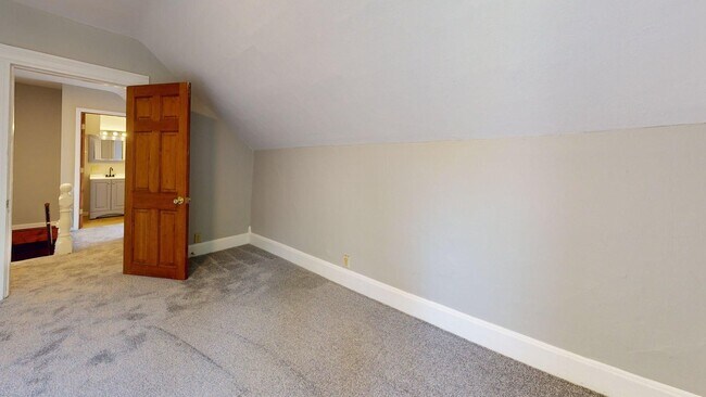 Building Photo - Madison/W.95th neighborhood : 3 bedroom/1 bath single family house available NOW.