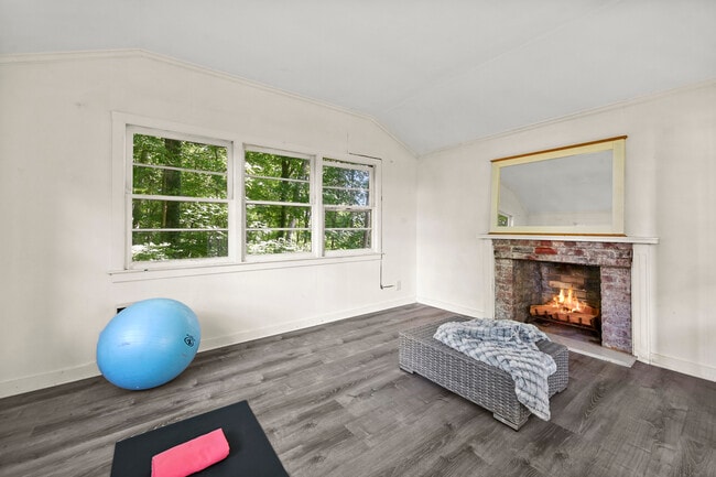 Building Photo - 36 Evergreen Rd