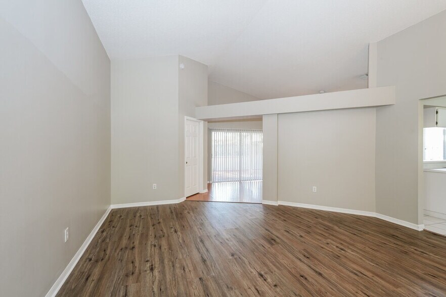 Building Photo - 28454 Meadowrush Way